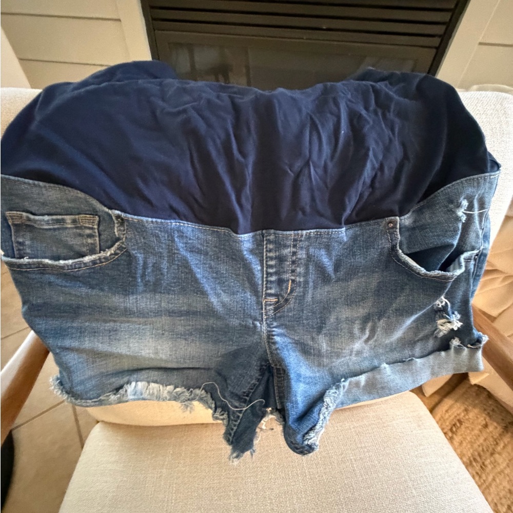 Ingrid & Isabel Denim Shorts - maternity size 29